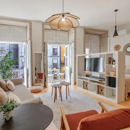 דירה Virtudes Flat W/ Ac & Balcony By Lovelystay *