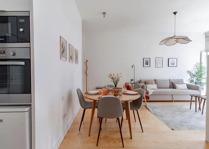 Virtudes Flat W/ Ac & Balcony By Lovelystay *