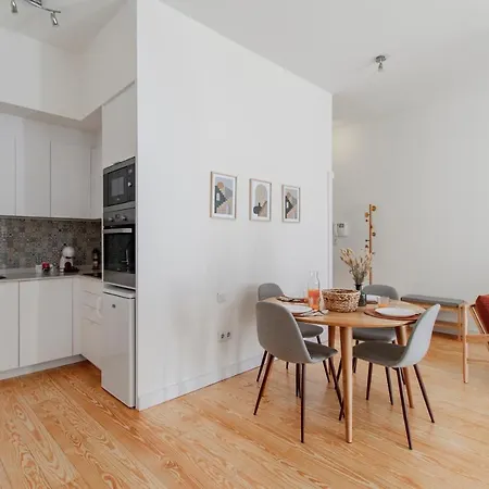 Virtudes Flat W/ Ac & Balcony By Lovelystay Porto