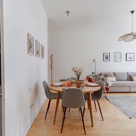 Virtudes Flat W/ Ac & Balcony By Lovelystay *