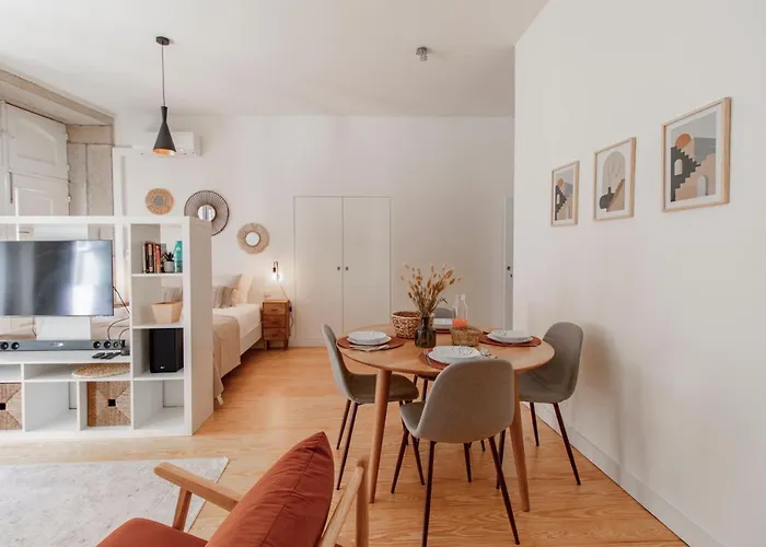 アパート Virtudes Flat W/ Ac & Balcony By Lovelystay *