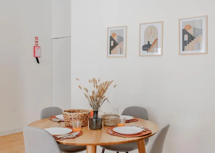 Apartment Virtudes Flat W/ Ac & Balcony By Lovelystay *