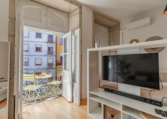 Virtudes Flat W/ Ac & Balcony By Lovelystay ポルト