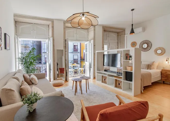 Apartment Virtudes Flat W/ Ac & Balcony By Lovelystay *