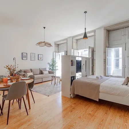 Virtudes Flat W/ Ac & Balcony By Lovelystay