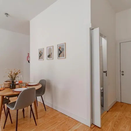 Virtudes Flat W/ Ac & Balcony By Lovelystay Appartamento Oporto