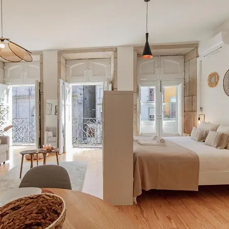 Virtudes Flat W/ Ac & Balcony By Lovelystay Daire