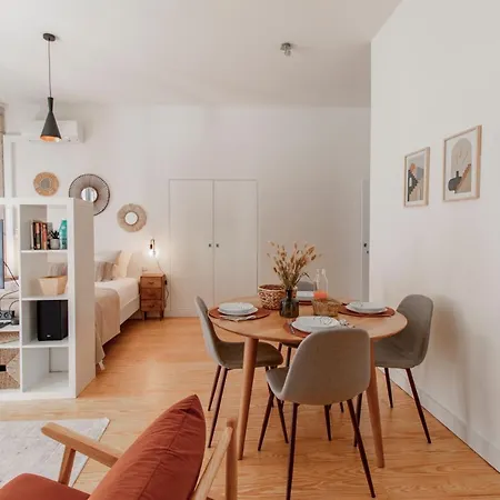 Daire Virtudes Flat W/ Ac & Balcony By Lovelystay *